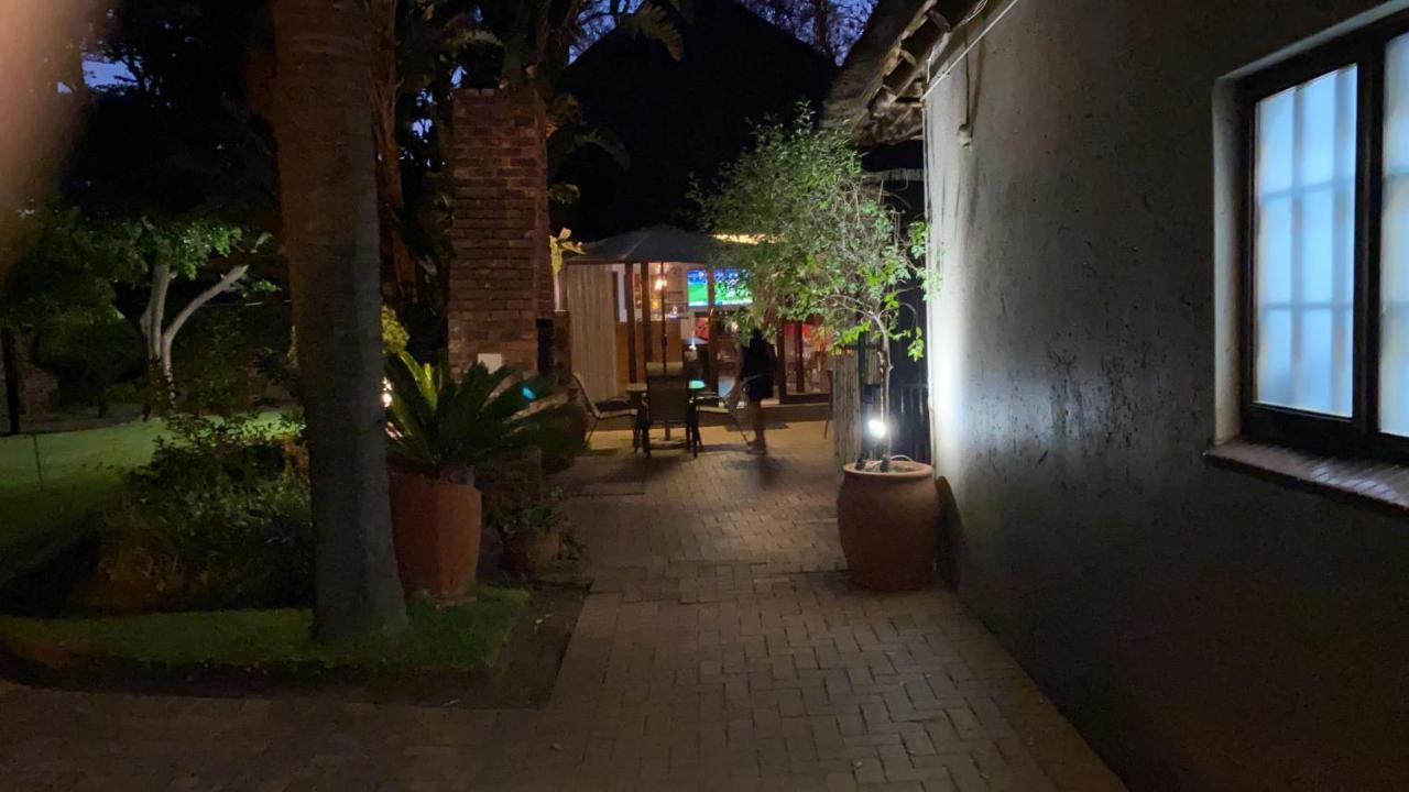 Safari Club Guest Lodge Or Tambo International Airport Kempton Park Exterior foto