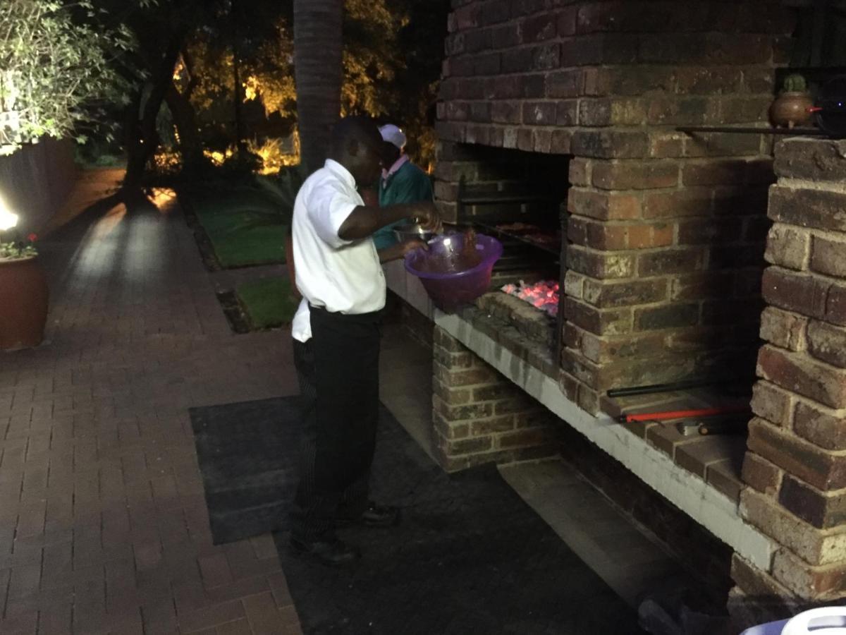 Safari Club Guest Lodge Or Tambo International Airport Kempton Park Exterior foto