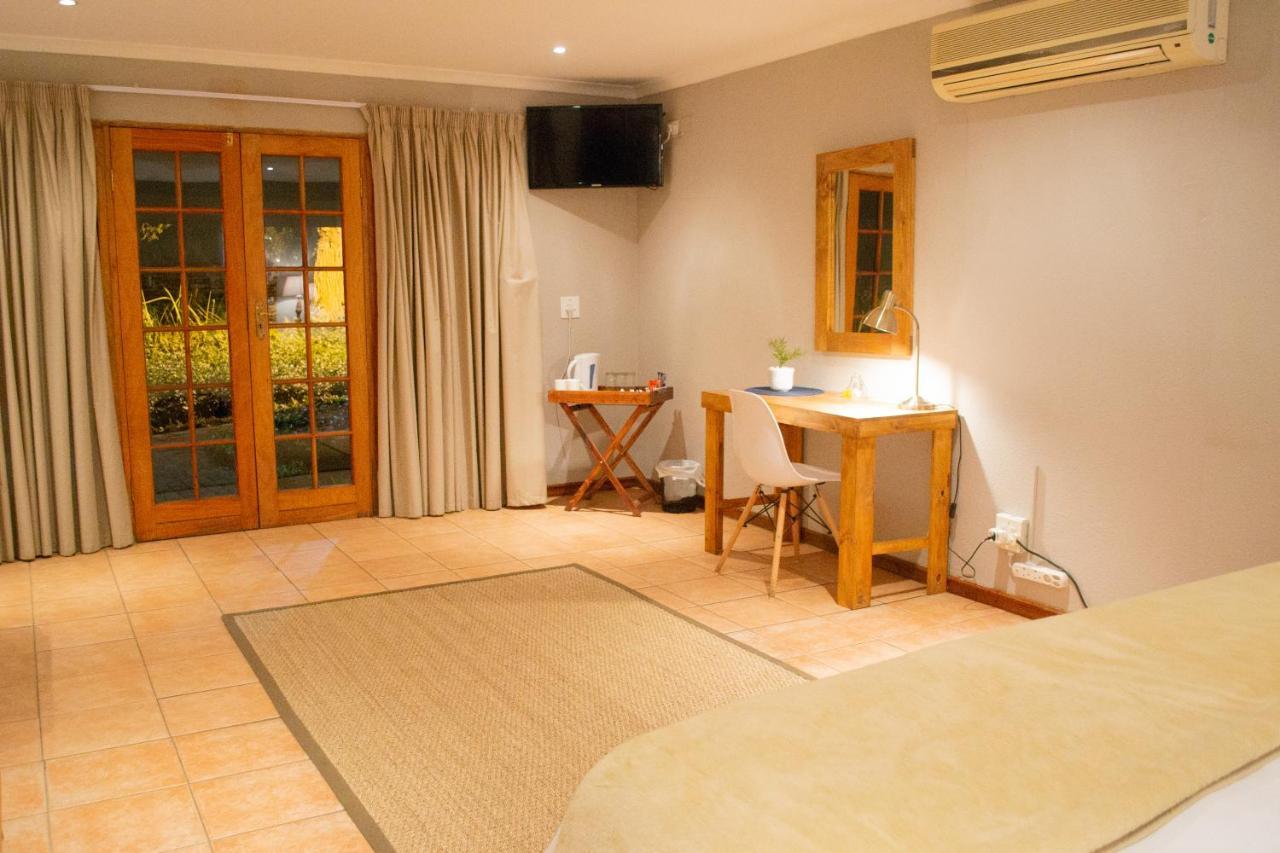 Safari Club Guest Lodge Or Tambo International Airport Kempton Park Exterior foto