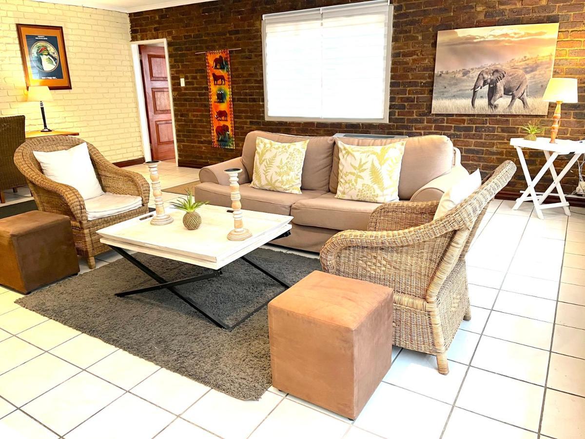 Safari Club Guest Lodge Or Tambo International Airport Kempton Park Exterior foto