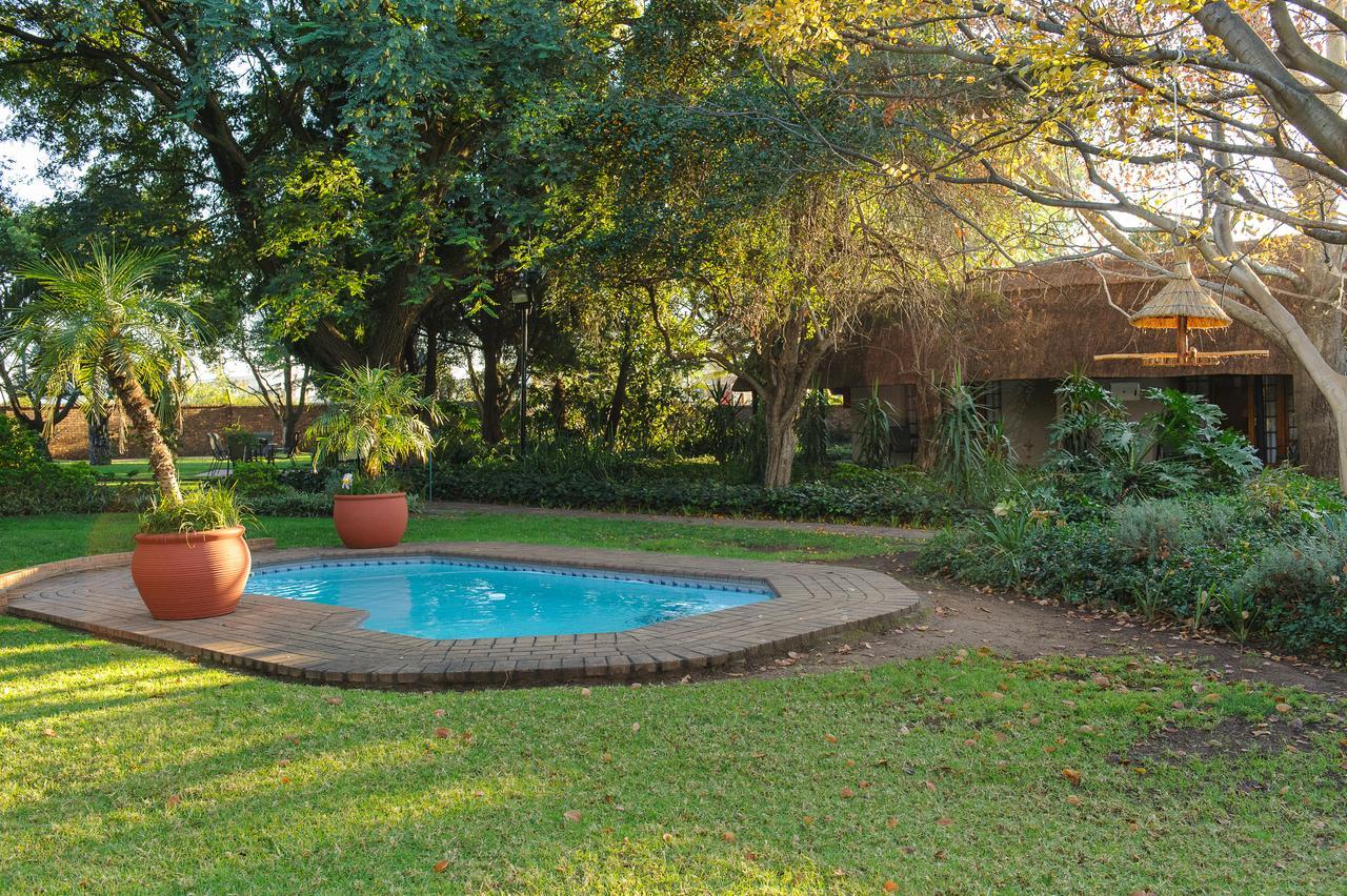Safari Club Guest Lodge Or Tambo International Airport Kempton Park Exterior foto